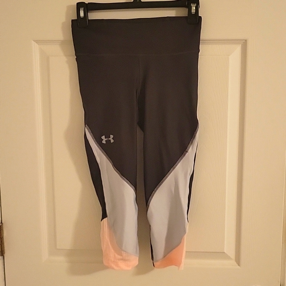 Under Armour Women's Cropped HeatGear Pink & Gray Leggings Size Small